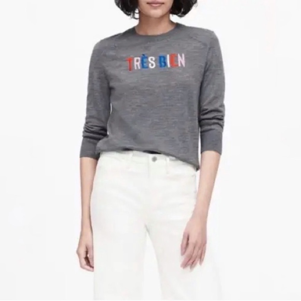 Banana Republic Tres Bien Sweater 🇫🇷 Gray Knit Embroidered Pullover Top French M